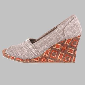 TOMS Wedge 3" Heel Canvas Style 711215 in Tan Women's Size 7